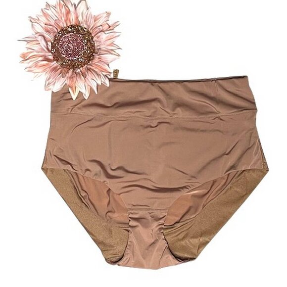 Rhonda Shear Lightweight Smoothing Brief LARGE (11-AL) - Picture 1 of 4
